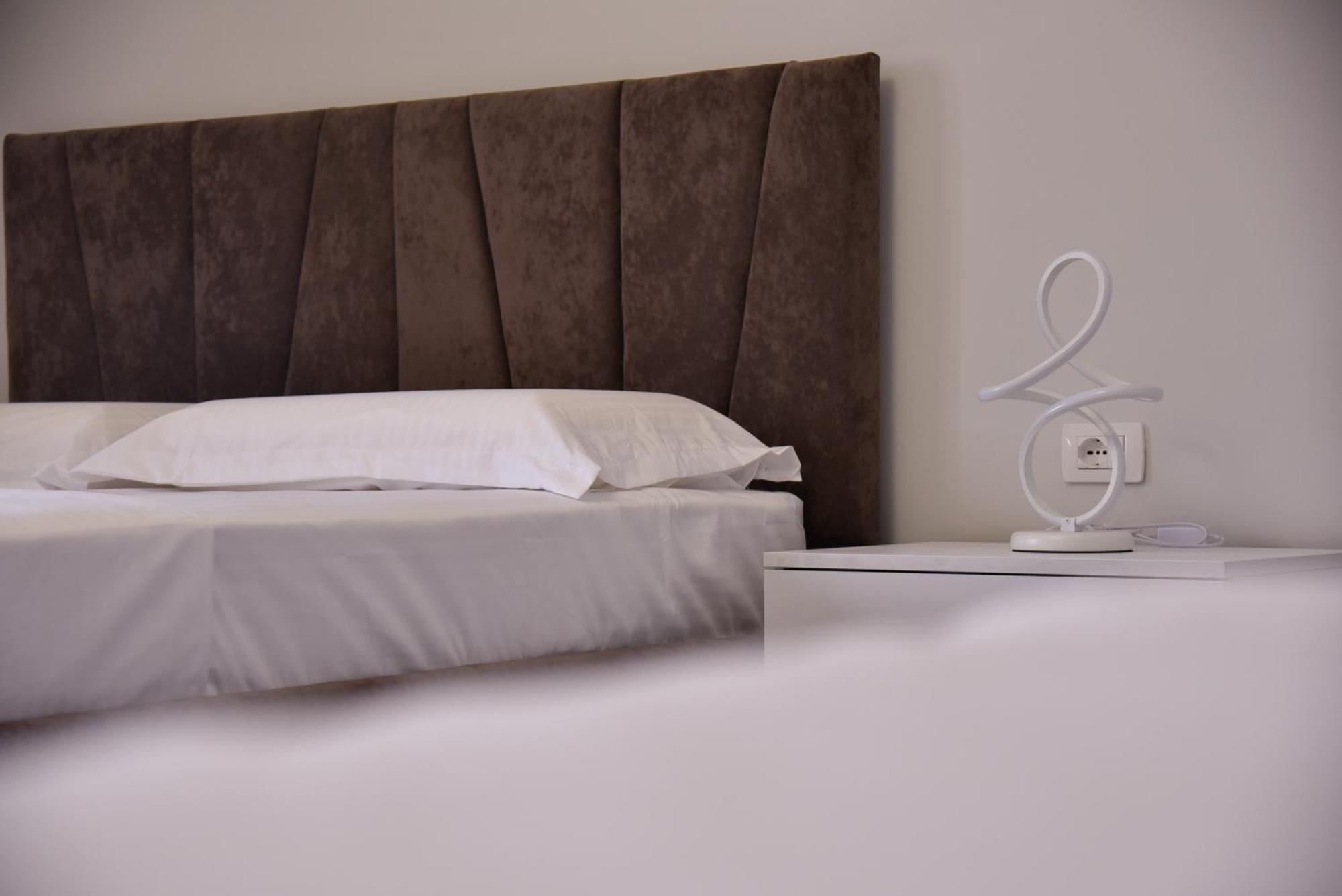 City Center Inn Shkodër Esterno foto
