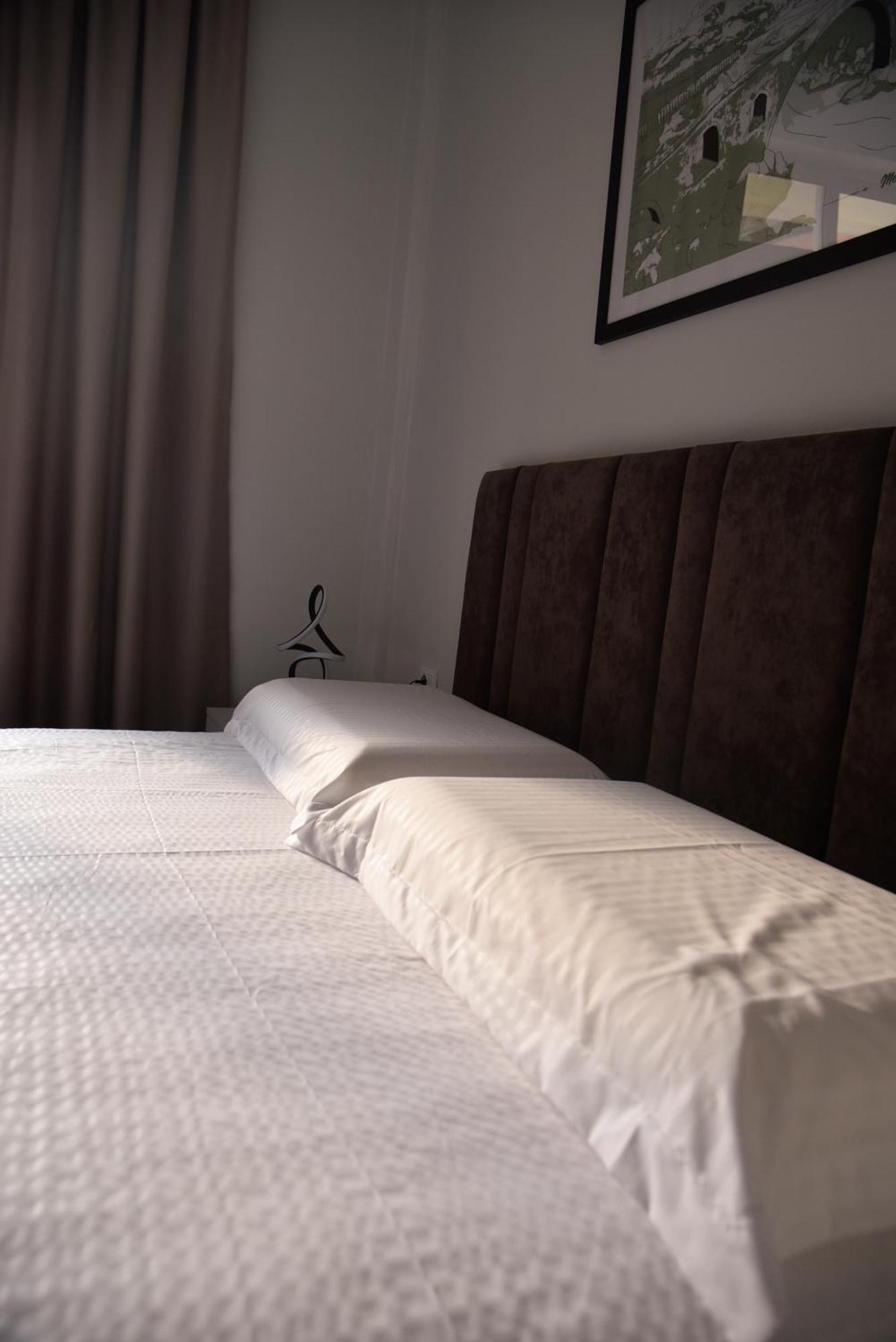 City Center Inn Shkodër Esterno foto