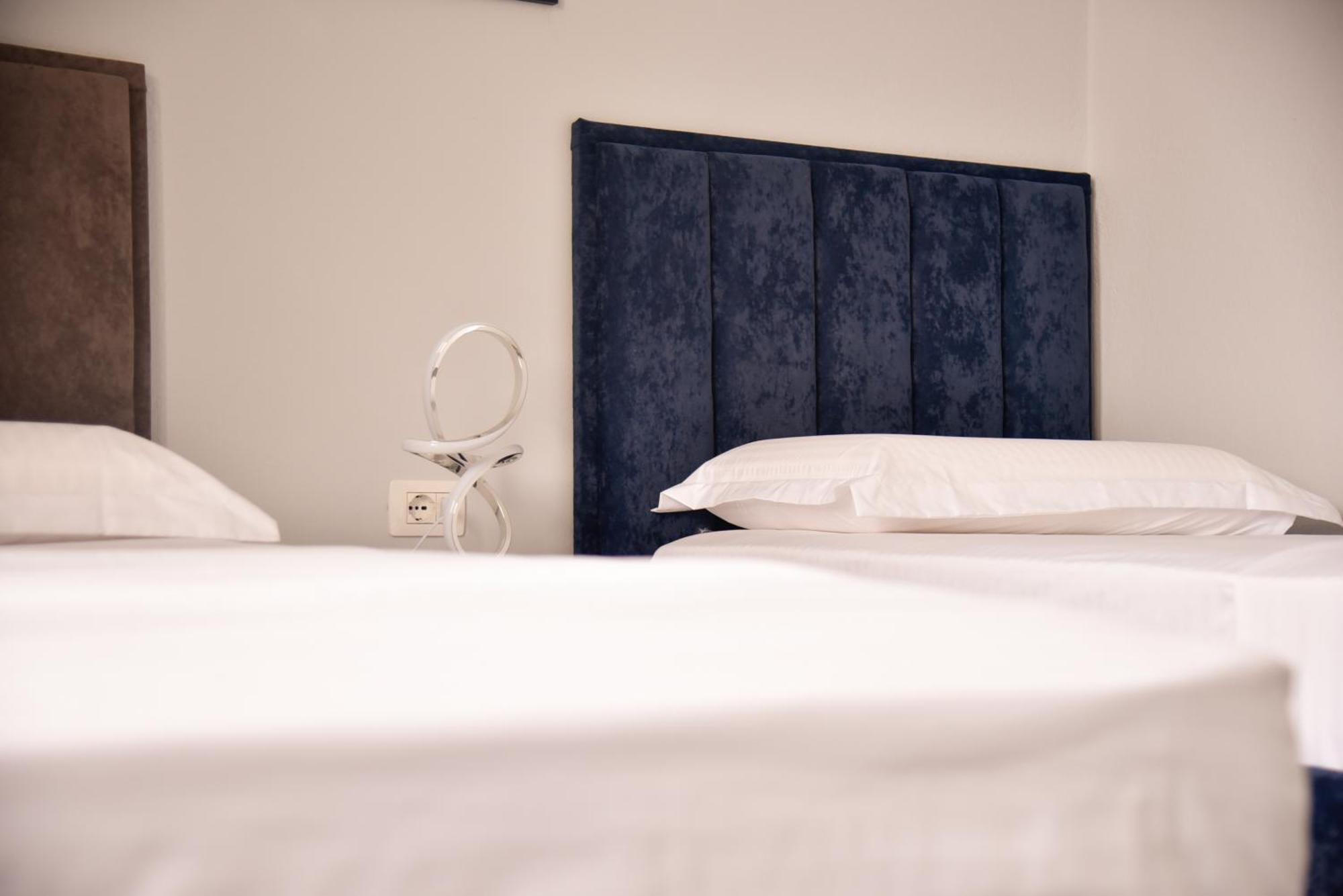 City Center Inn Shkodër Esterno foto