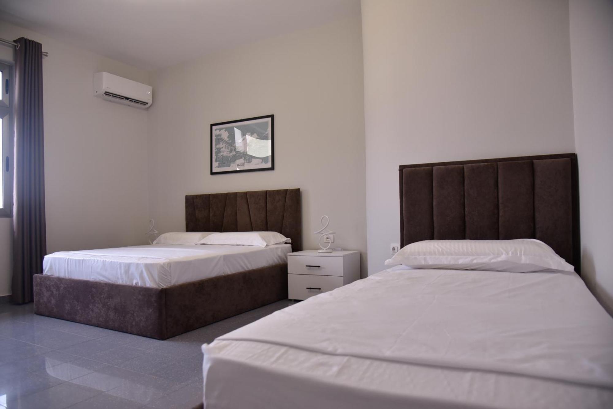 City Center Inn Shkodër Esterno foto