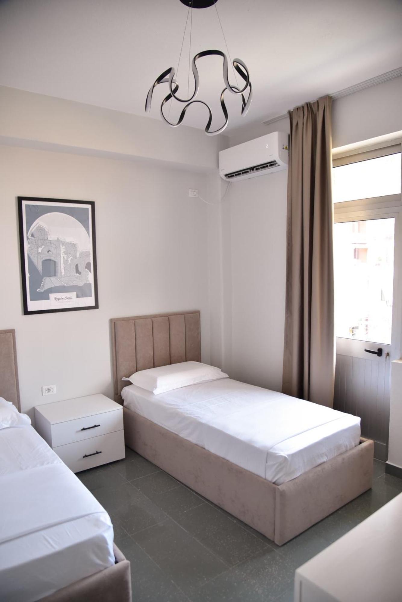 City Center Inn Shkodër Esterno foto