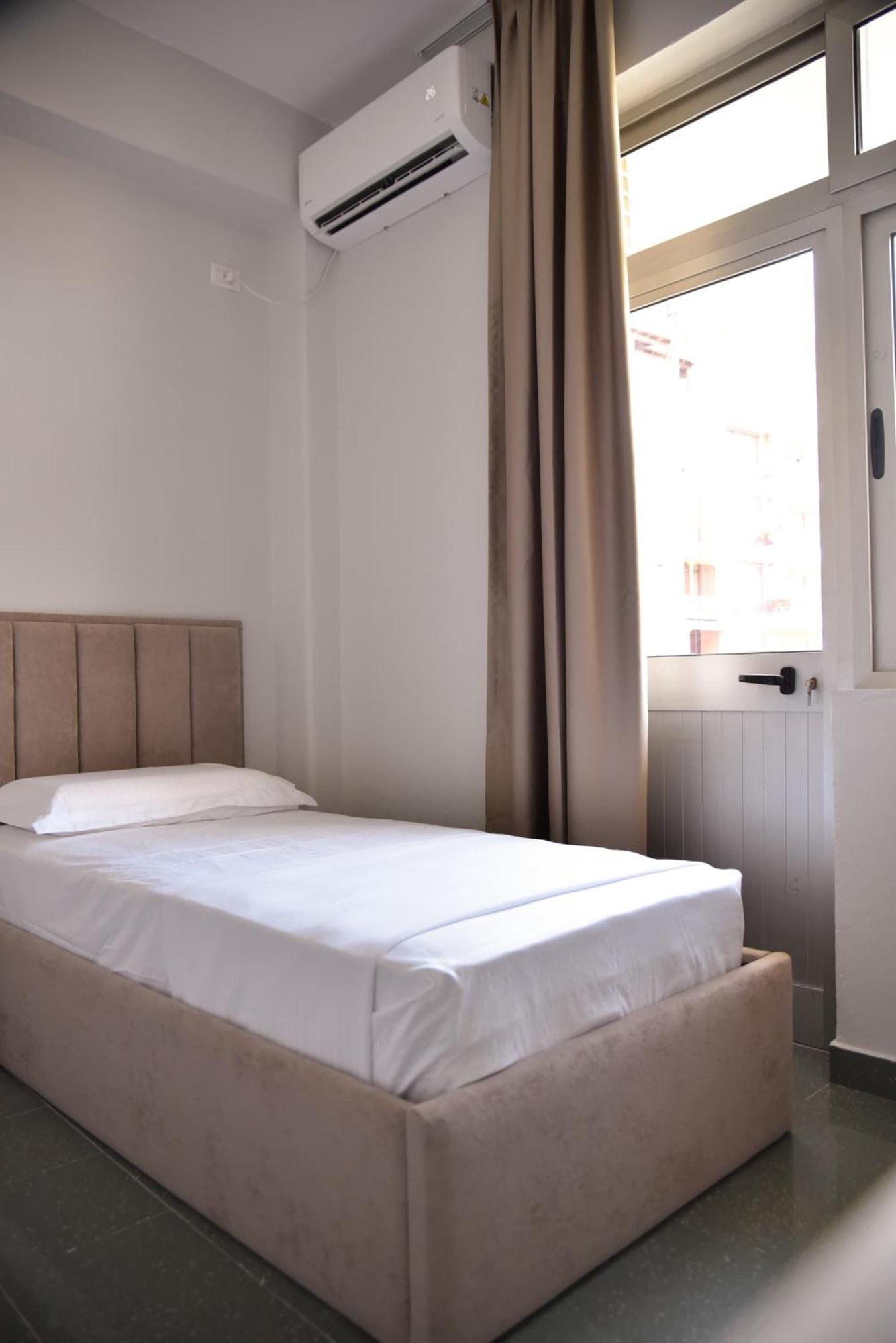 City Center Inn Shkodër Esterno foto