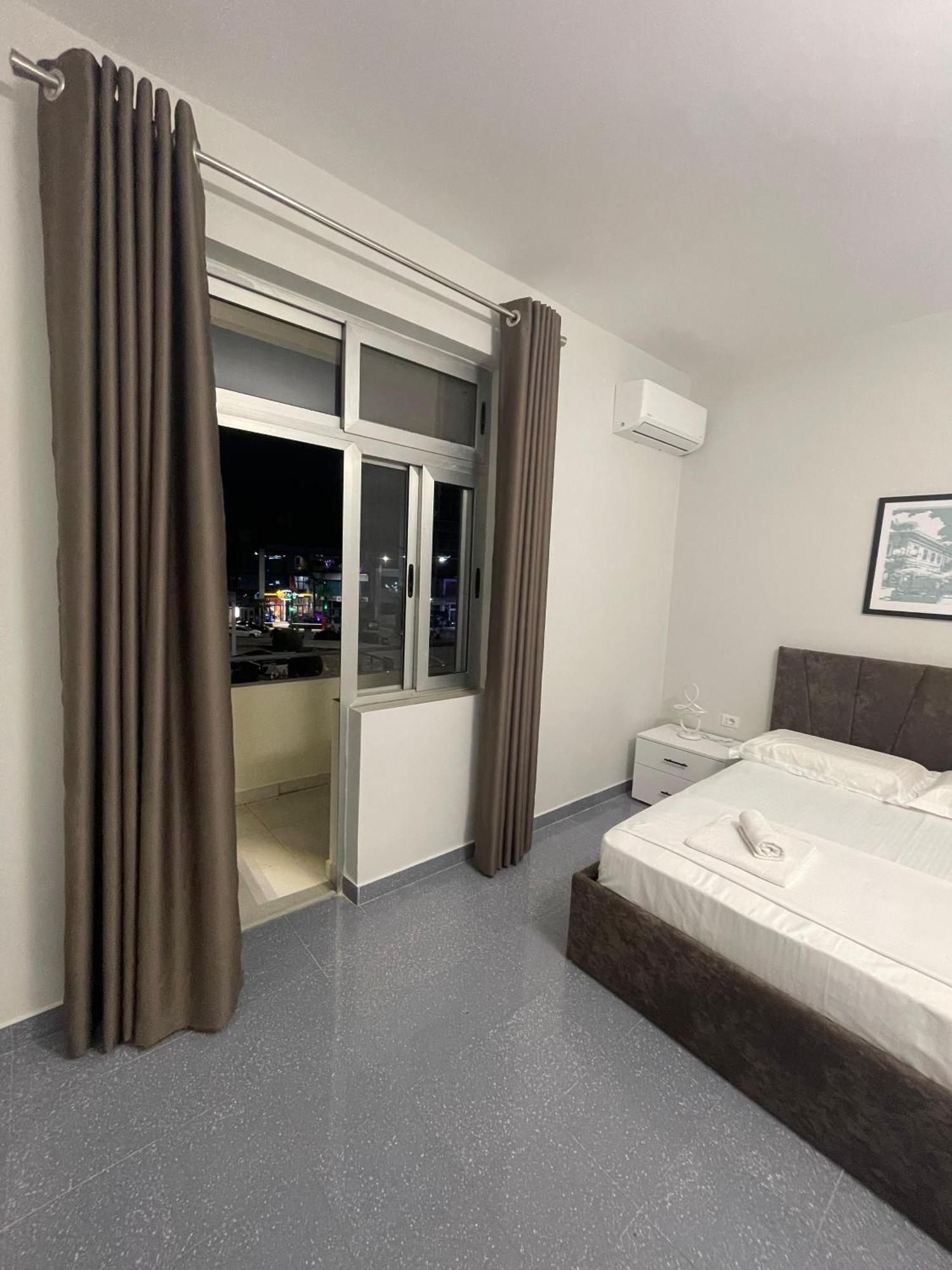 City Center Inn Shkodër Esterno foto